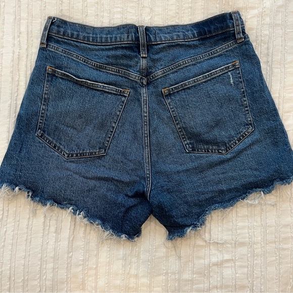 Abercrombie & Fitch Curve Love The 4” Mom Short. High rise. - Picture 2 of 3